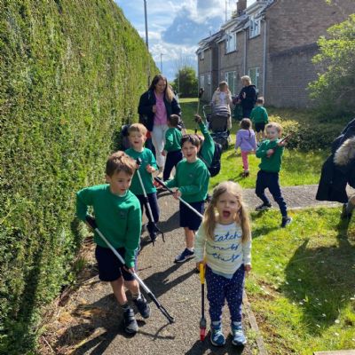 FS PUPILS HELP LITTER PICK STAMFORD